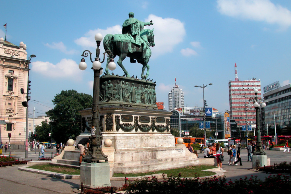 PRVI MONUMENTALNI KONJANIČKI SPOMENIK Da li znate kojih ŠEST GRADOVA se nalazi na jednom od SIMBOLA BEOGRADA i zbog čega?