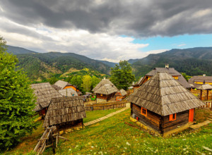 TEŠKA I NAPORNA NEDELJA JE IZA VAS? Evo koliko košta vikend na zlatnoj planini u Srbiji, opustite se i provedite najlepše dane sa porodicom baš ovde!