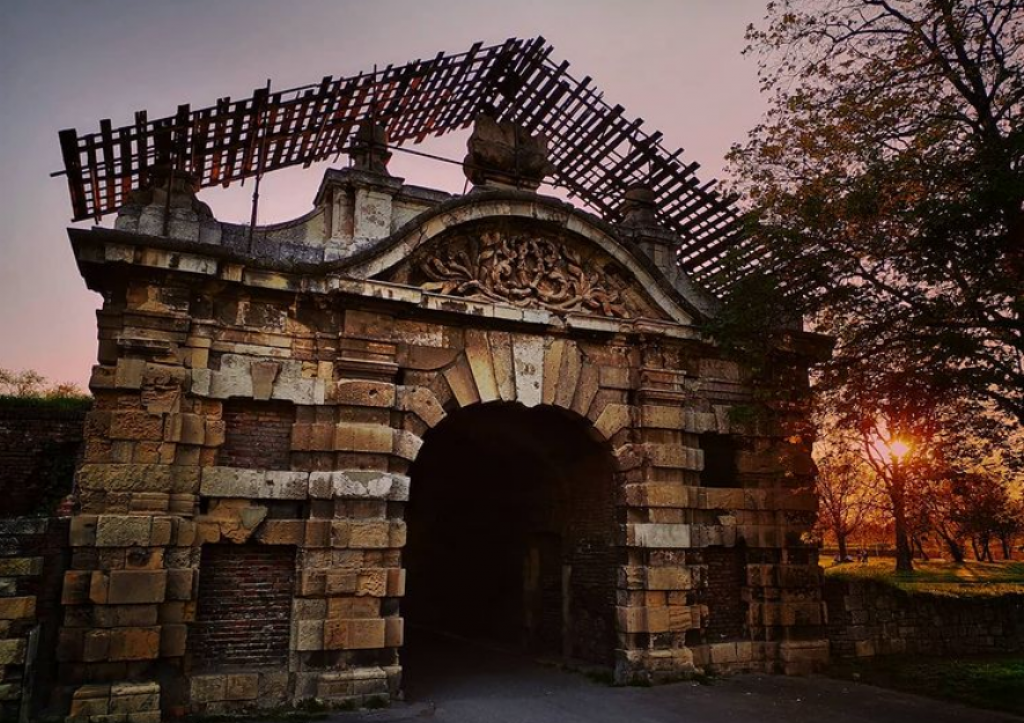 KAPIJA KARLA VI Jedino izvorno očuvano ostvarenje barokne arhitekture na područjima južno od Save i Dunava (VIDEO)