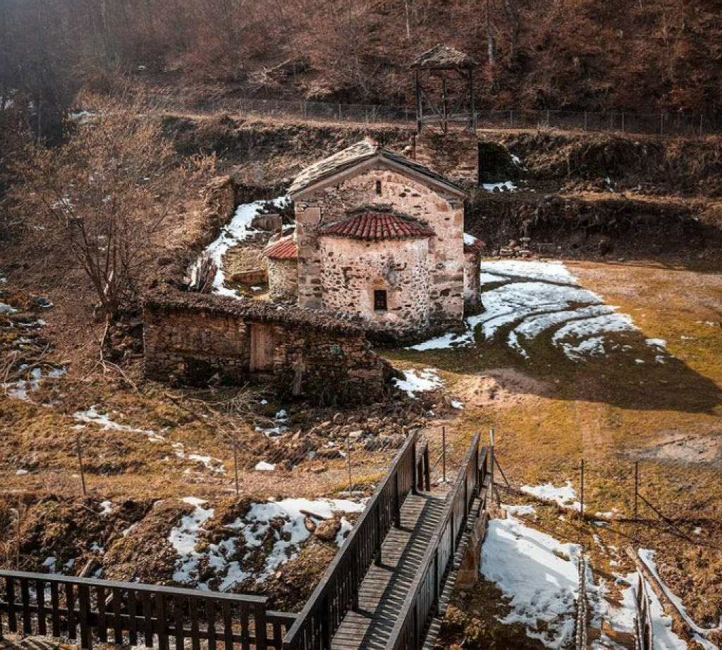 MANASTIR VAVEDENJA PRESVETE BOGORODICE U njegovoj blizini se nalazi izvor za čiju vodu postoji verovanje da je lekovita (VIDEO)