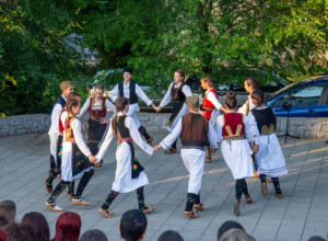 KOLO, VIŠE DO IGRE  Našlo se na velikoj Uneskovoj listi kulturne baštine čovečanstva (VIDEO)