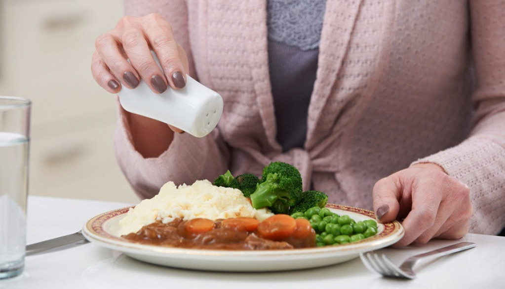 Presolili ste jelo? Ovo su trikovi koji mogu spasiti situaciju