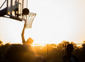 ZA LJUBITELJE SPORTA U Nišu otvorena izložba povodom 100 godina košarke u Srbiji (FOTO)