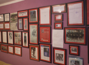 PAMTI NAJVEĆE LEGENDE CRVENE ZVEZDE Užičanin od svog doma napravio muzej sa kolekcijom od Prvog svetskog rata pa do Miloševića (FOTO)