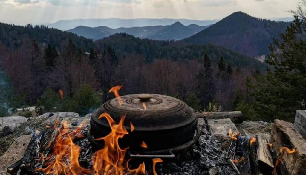 ZLAKUSKA LONČARIJA Muški članovi porodica su nosioci ovog znanja koje je stavljeno na listu nematerijalnog kulturnog nasleđa Srbije (VIDEO)