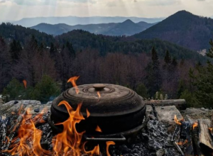 ZLAKUSKA LONČARIJA Muški članovi porodica su nosioci ovog znanja koje je stavljeno na listu nematerijalnog kulturnog nasleđa Srbije (VIDEO)