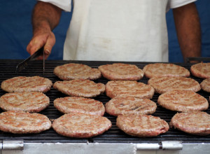 ZNAJU I KINEZI ŠTA VALJA Srpska pljeskavica najbolja u Kini