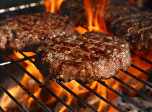 POZNATI KUVAR IMA BIZARAN TRIK ZA PRAVLJENJE PLJESKAVICA: Ako ih ovako spremite biće SAVRŠENE