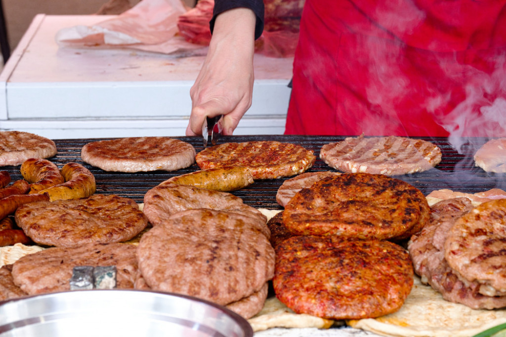 KONAČNO OTKRIVEN ORIGINALAN RECEPT Leskovačka pljeskavica, na tradicionalan način, sada i na vašim trpezama! (VIDEO)