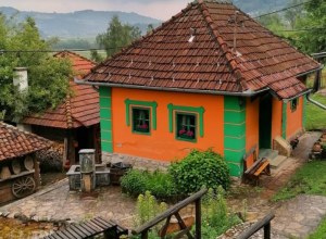TERZIĆA AVLIJA Predstavljena je kao muzej u stilu tipičnog starog srpskog domaćinstva, koji se nalazi ispod same bukove šumice, na pradedovskom ognjištu domaćina (VIDEO)