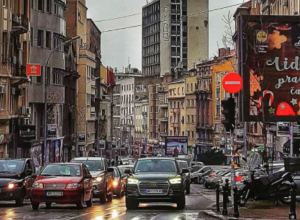 PRIZRENSKA ULICA BESEDI Nekadašnji dom Ive Andrića i sadašnji nosioc mini šahtova koji nabacuju osmeh na lice