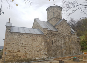 MANASTIR KOD LJIGA ČUVA VELIKU MISTERIJU Tri kamena sarkofaga u podnožju Rajca kriju tajne despotske porodice Branković