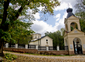 MANASTIR KOJI LEČI DUŠU I TELO Lekovita voda i neverovatna čuda privlače pravoslavne vernike u ovo malo srpsko selo da posete svetinju!