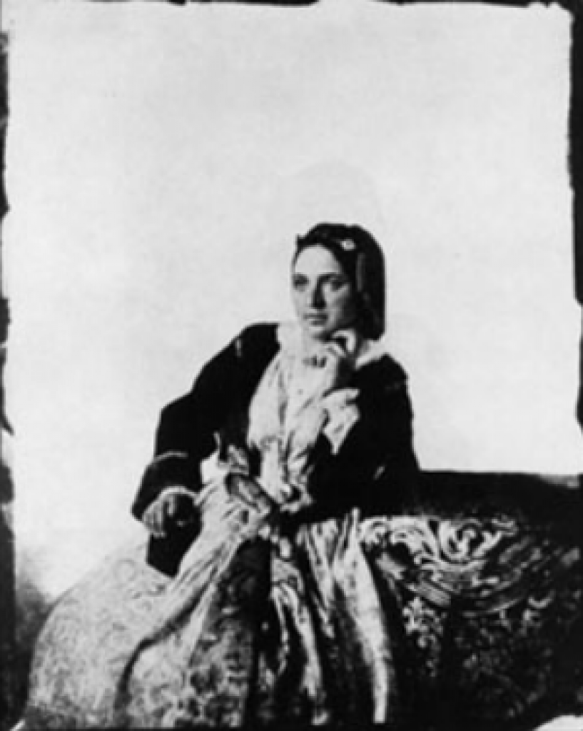 PRVA ŽENA RATNI REPORTER NA SVETU Zadnje mesece provodila je po grobljima, živeći od zadušnica i daći