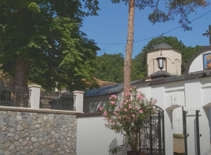 OSTVARUJE SVE DOBRONAMERNE ŽELJE Svi koji posete manastir Svetog Romana imaju priliku da se poklone moštima ovog sveca i da mu se obrate za nebesku pomoć (VIDEO)