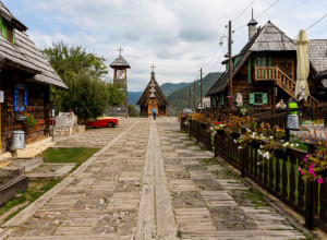 FILMSKI I MUZIČKI FESTIVAL KUSTENDORF Biće održan od 6. do 10. maja u Mokroj Gori, pod sloganom „Razdiruća i čudesna lepota stvaranja”, sa gostima i pred publikom (VIDEO)