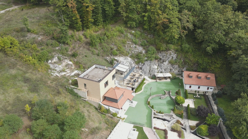 "ČUDO BOŽJE" NA RECI LIM Čudesna voda koja leči mnoge bolesti izvire preko trideset hiljada godina, ovde je uživao i čuveni srpski kralj!