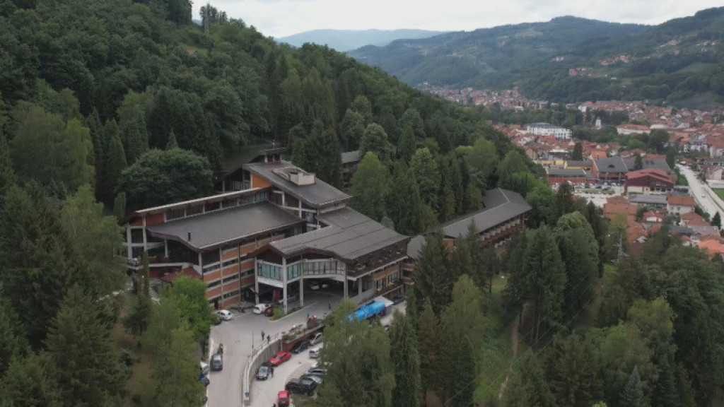 IVANJICA UGOSTILA 500 MALIŠANA SA KOSOVA I METOHIJE Deca koja žive sa mnogim ograničenjima, uz druženje i školicu plivanja proveli fenomenalne trenutke u ovom srpskom gradu