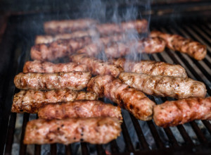 Cene ćevapa i Karađorđeve od kojih ćete pasti u nesvest, a nisu na Kopaoniku i Zlatiboru