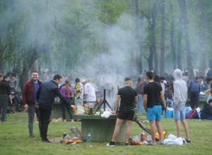 OVO ĆE VAS SIGURNO ZANIMATI Evo su neradni dani za 1. maj, evo kako da "skockate" odmor od 9 dana