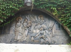 KAD MEDICINA ZAKAŽE SVI DOLAZE OVDE Dva najposećenija sakralna mesta u kojima molitve pomažu bolesnima (VIDEO)