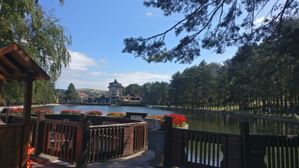 PLANINA UPRKOS LOŠEM VREMENU OBARA SVE REKORDE Za jedan dan u kafiću na Kraljevom trgu skuvano čak preko 900 kafa!