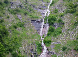 NAJVIŠI VODOPAD U SRBIJI Relativno mlado otkriće očaravajuće prirode Stare planine predstavlja ovaj kaskadni skok (VIDEO)