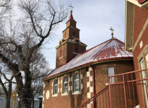 PRVA SRPSKA CRKVA U KANADI Imigranti iz Banata, koji su osnovali srpsku koloniju, stigli su u tamo 1901. godine