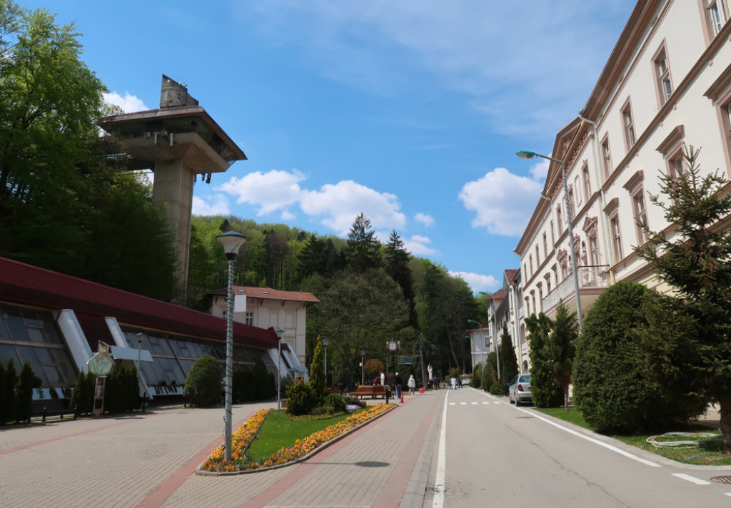 JEDNA OD NAJSTARIJIH BANJA U SRBIJI  Danas predstavlja jedno od najpoznatijih klimatskih lečilišta, sa čak 6 termalnih izvora