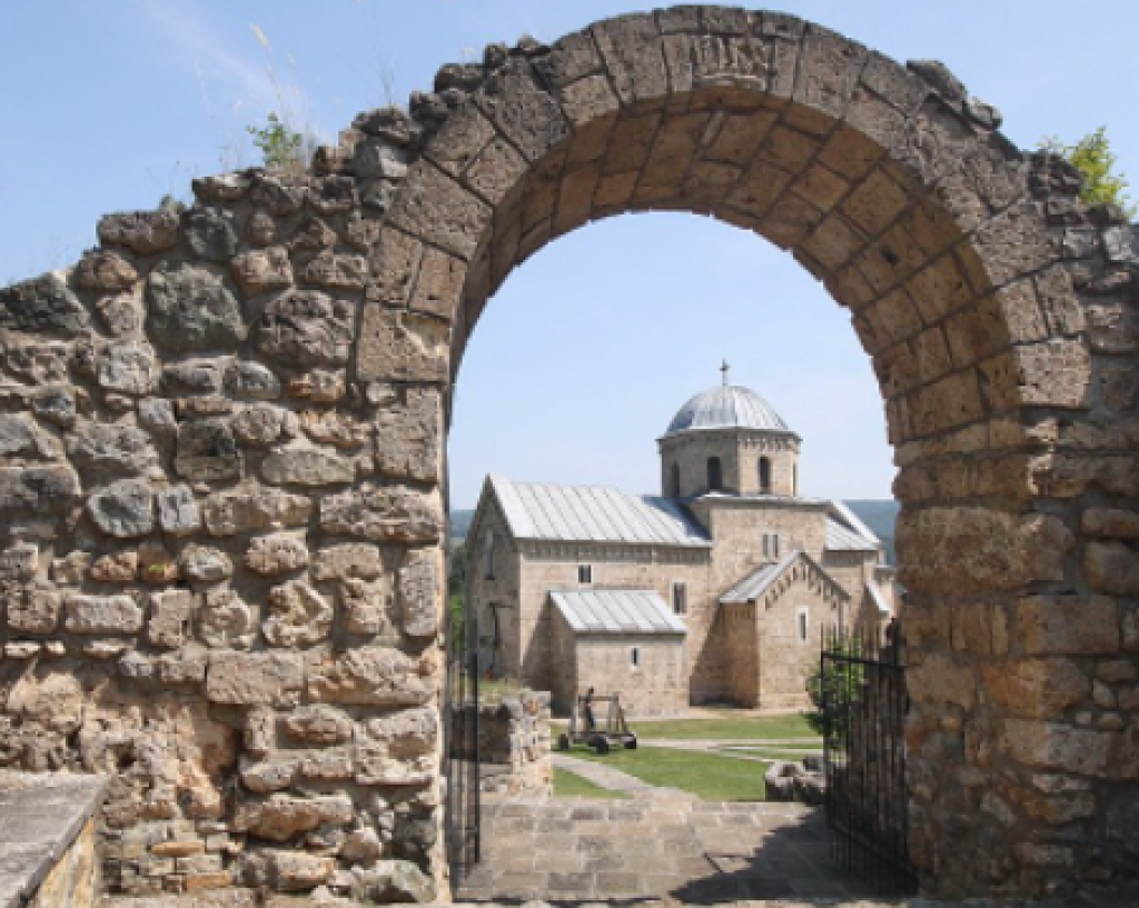 NAJLEPŠA ZADUŽBINA JEDNE NAŠE KRALJICE Izabrali su najlepše mesto u dolini reke i tu sagradili prekrasnu svetinju