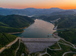 TIRKIZNI BISER VALJEVSKOG KRAJA Jezero koje u sebi skriva veliku svetinju, mnogi se i dan danas bune zbog toga!