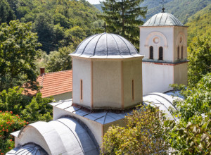 NEOBJAŠNJIV FENOMEN U GORNJAKU Đurđevdanski izvor u manastiru prkosi strogim zakonima geologije (VIDEO)