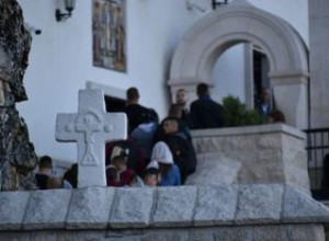 ČIKA PERA NIJE VEROVAO U BOGA I SVECE, BOGOHULIO JE A ONDA SE TEŠKO RAZBOLEO: Legenda o isceljenju pod Ostrogom i danas se priča