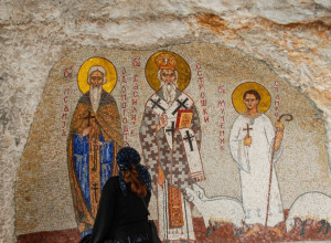 Na greškama se uči: Uvredio je SVETOG VASILIJA OSTROŠKOG, a sekund kasnije stigla ga je KAZNA