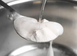 SRBI VERUJU DA JE SODA BIKARBONA SPAS PROTIV KISELINE U ŽELUCU: Magistar farmacije otkriva da li je to TAČNO