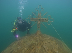 OSTALI ZATEČENI PRIZOROM ISPOD VODE Krst i zidine velike srpske svetinje, ovako sada izgleda potopljena Valjevska Gračanica (FOTO) (VIDEO)