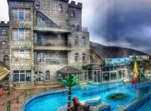 LETNJI I ZIMSKI AKVA PARK U PRELEPOJ BANJI Prelepo mesto koje će vas svojom lepotom i bogatom ponudom očarati i ostaviti bez daha