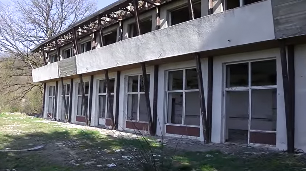 MESTO KOJE NI TITO NIJE MOGAO DA ZAOBIĐE Hotel u kome su mnogi prvi put probali žablje batake, specijalitet čuvenog ugostitelja Steve Bosanca (VIDEO)