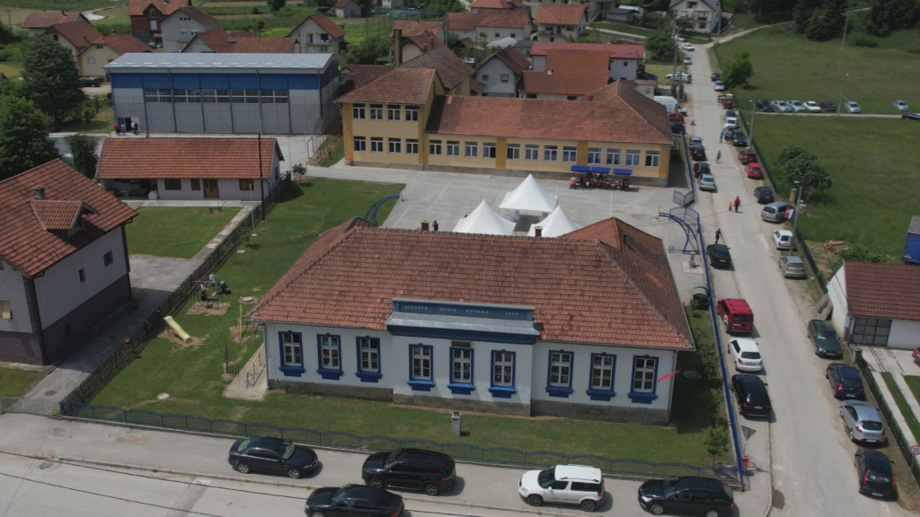 PRVI UČITELJ BIO JE ČUVENI KALUĐER Ovo je "dragačevska Sorbona" koja postoji čitava dva veka i mnogima bila prozor u svet