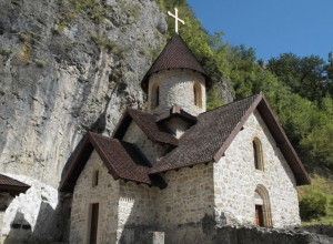 OVAKVA ČUDA SE NE DEŠAVAJU NI NA OSTROGU Karakterističan je i po tome što se u njemu mole i narodi koji nisu pravoslavne vere (VIDEO)