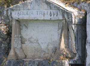 DA LI STE ČULI ZA TRAJANOVU TABLU Spomenik rimskog imperatora na obali Dunava, a ovo je tekst na njemu ispisan