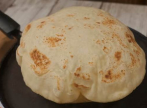 PRAVI SE LAKO, A BOLJE JE OD HLEBA Više ne morate ujutru da žurite u pekaru, uz ovaj recept će sve biti lakše i ukusnije