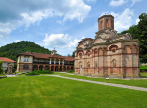 MORAVSKA ŠKOLA U SVOM NAJVEĆEM SJAJU Ovaj manastir čuva tajne jednog ubistva, tajne pomirenja i mesto je spokoja i čuda (VIDEO)