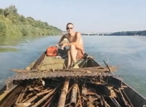 ONO ŠTO JE NEKOME ĐUBRE, DRUGOM JE BOGATSTVO Momci iz Obrenovca pecanjem na magnet zarade 300 evra dnevno vadeći metalni otpad iz reke! (FOTO/VIDEO)