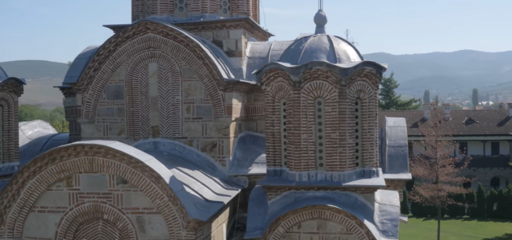 VRHUNAC MILUTINOVOG STREMLJENJA U OBLIKU MANASTIRA Gračanica je i dalje mesto na kome anđeli krunišu kraljicu Simonidu, princezu koja nije želela srpsku krunu (VIDEO)