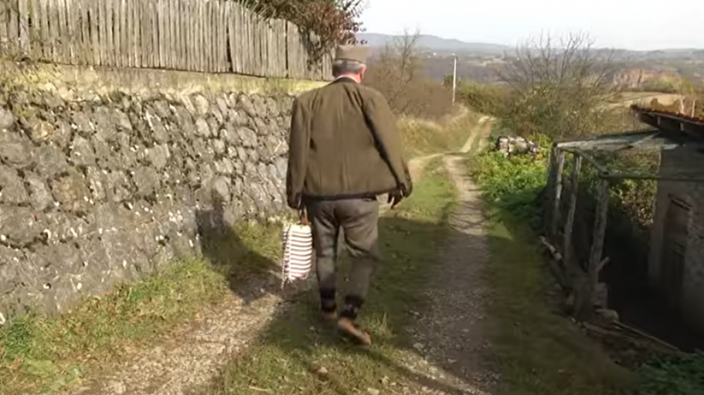 STARA NARODNA VEROVANJA I LJUBAVNE ČINI Kad zaigra brada, neko dolazi, tuđa mačka sreću donosi! (FOTO/VIDEO)