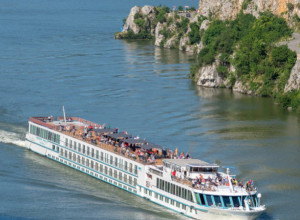 KAO BISER ČISTA I LEPA NA DUNAVU LEŽI TEKIJA Danas je ne samo najlepši gradić na obali Dunava već i najprijatnije mesto za odmor (VIDEO/FOTO)