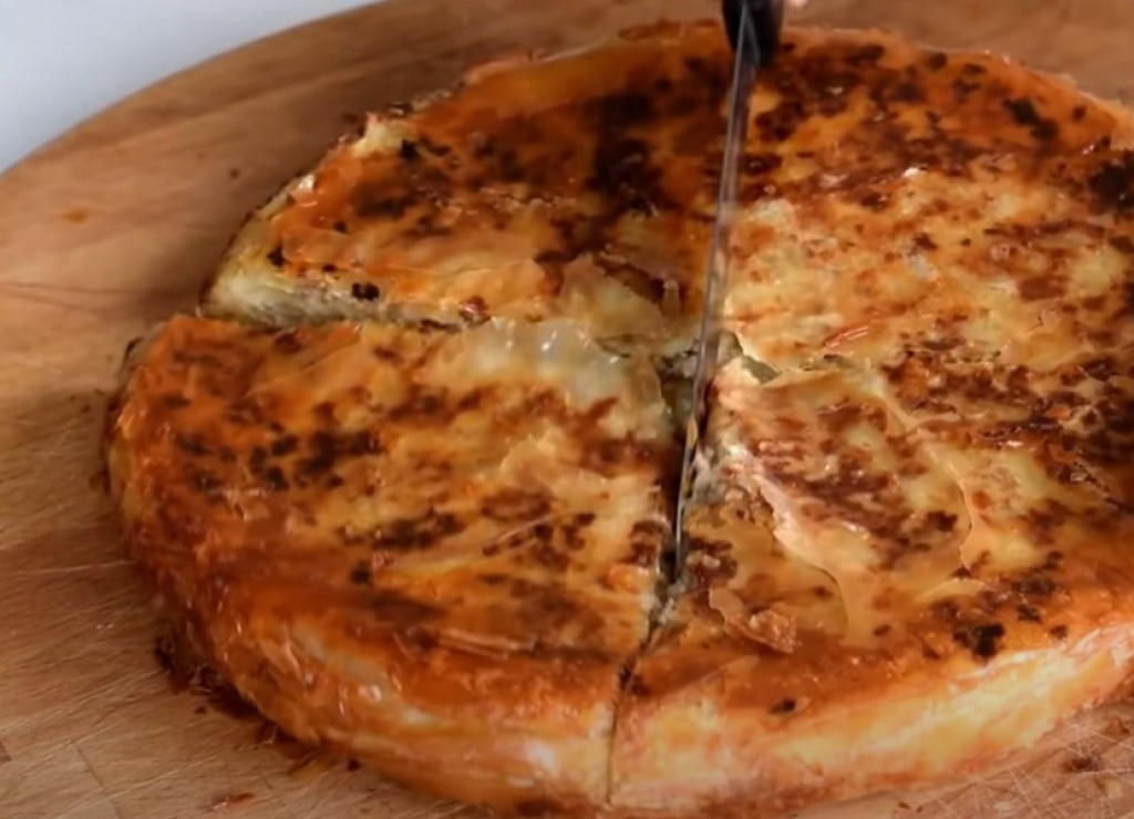 NAJBRŽI recept za burek od gotovih kora: BOLJI je od onog iz pekare, a mogu da ga naprave i novopečene domaćice