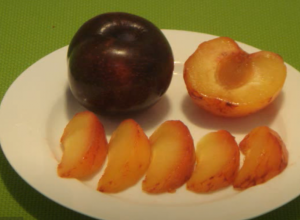 U JEDNOM SLUČAJU IH BERITE ISKLJUČIVO RUKOM Kada je pravo vreme za berbu šljiva?