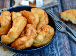 UŠTIPCI BEZ KVASCA ZA SVAČIJI UKUS Evo nekoliko recepata kako da pripremite ukusnu i zdravu užinu, čak i bez mleka (FOTO/RECEPTI)